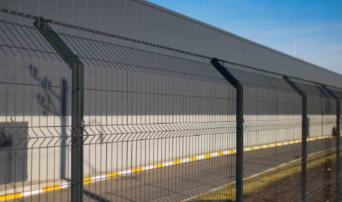 commercial fencing company